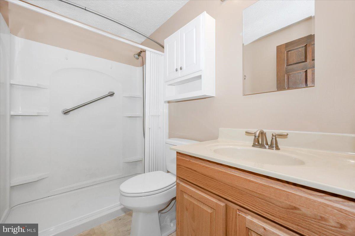 24224 Newbury Road Gaithersburg, MD 20882 - Photo 37 of 63 Full Bath