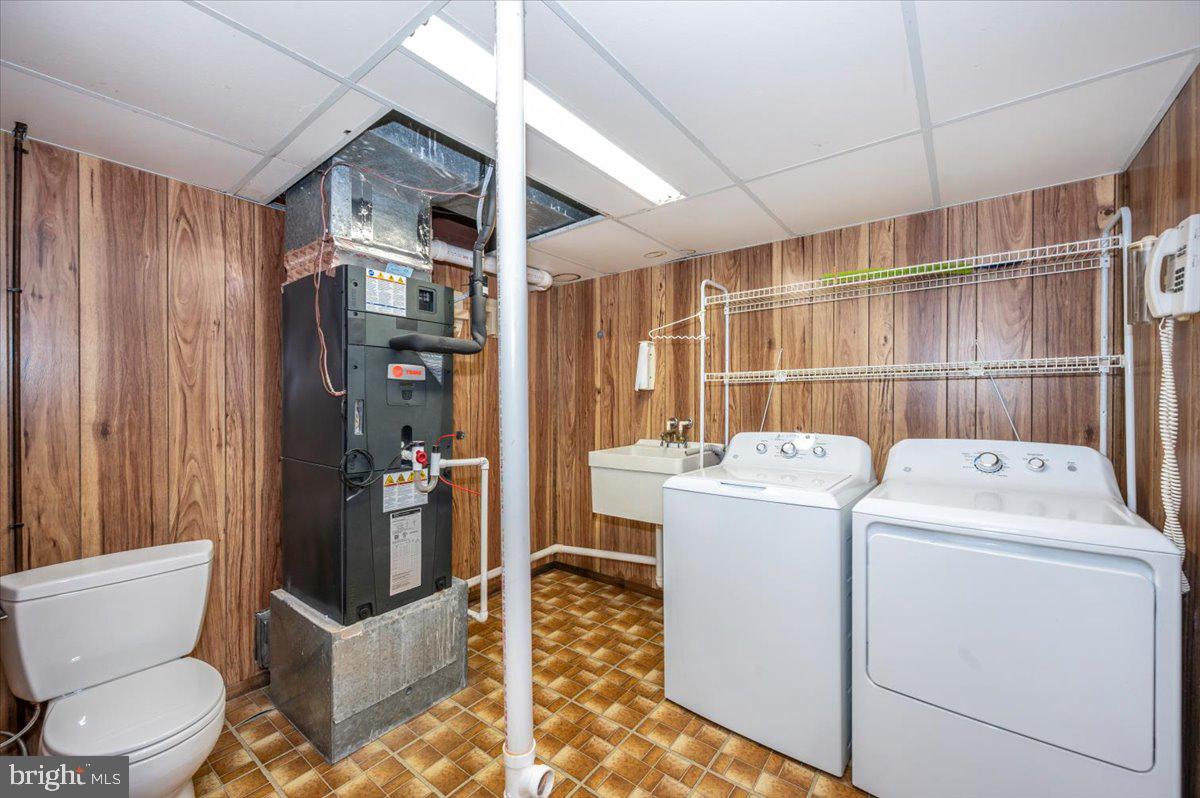 24224 Newbury Road Gaithersburg, MD 20882 - Photo 43 of 63 Laundry/Half Bath