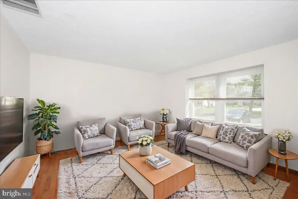 $424,900 | 24224 Newbury Road, Gaithersburg, MD 20882