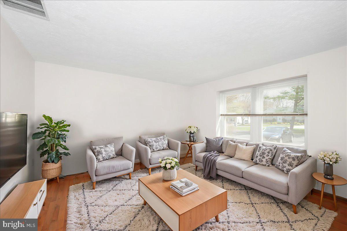 24224 Newbury Road Gaithersburg, MD 20882 - Photo 6 of 63 Virtually Staged Living Room