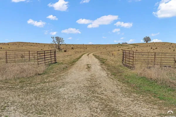 $2,690,000 | 374 North 750 Road, Overbrook, KS 66524