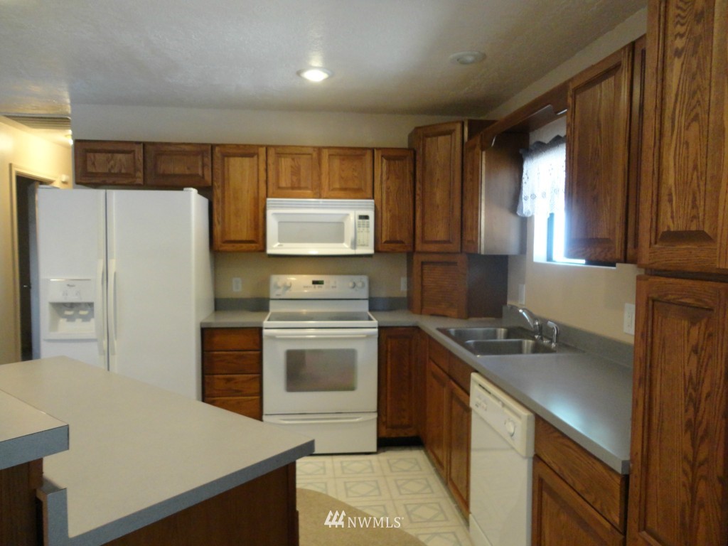 135 Sunstone Road Packwood, WA 98361 - Photo 7 of 23 Gallery Image 7