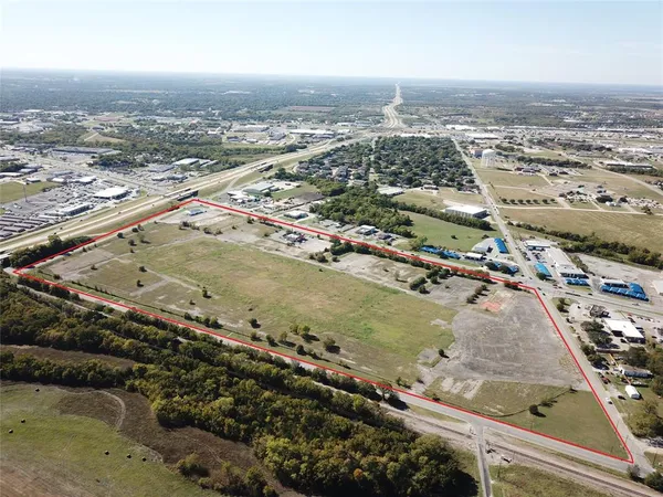 a view of a tennis court
