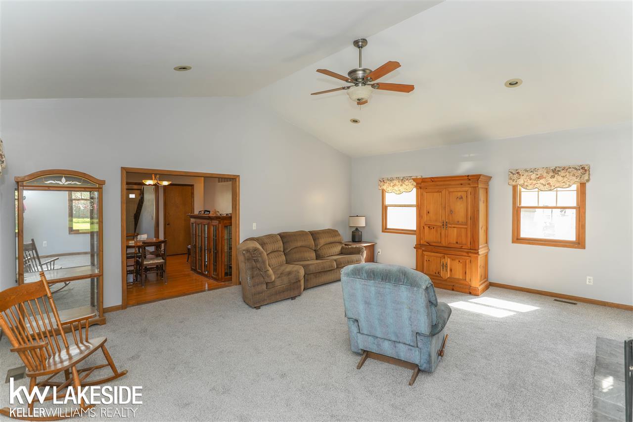 2484 Oakcrest Road Sterling Heights, MI 48310 - Photo 11 of 24 50011420-10.JPG