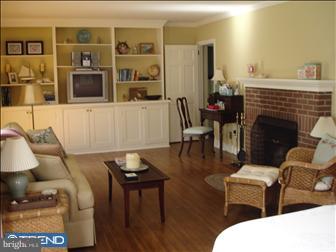 416 Townsend Road Newark, DE 19711 - Photo 3 of 6 Living Room
