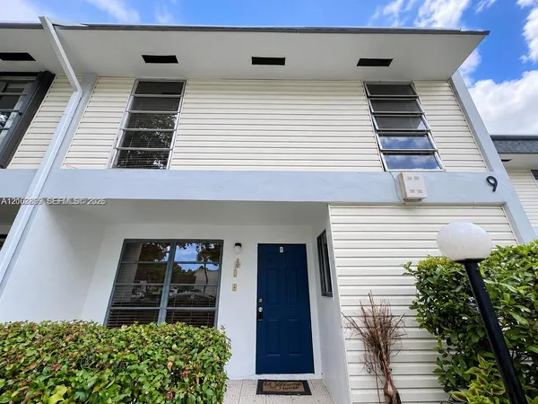 $3,100 | 2750 North 34th Avenue, Unit 9D, Hollywood, FL 33021