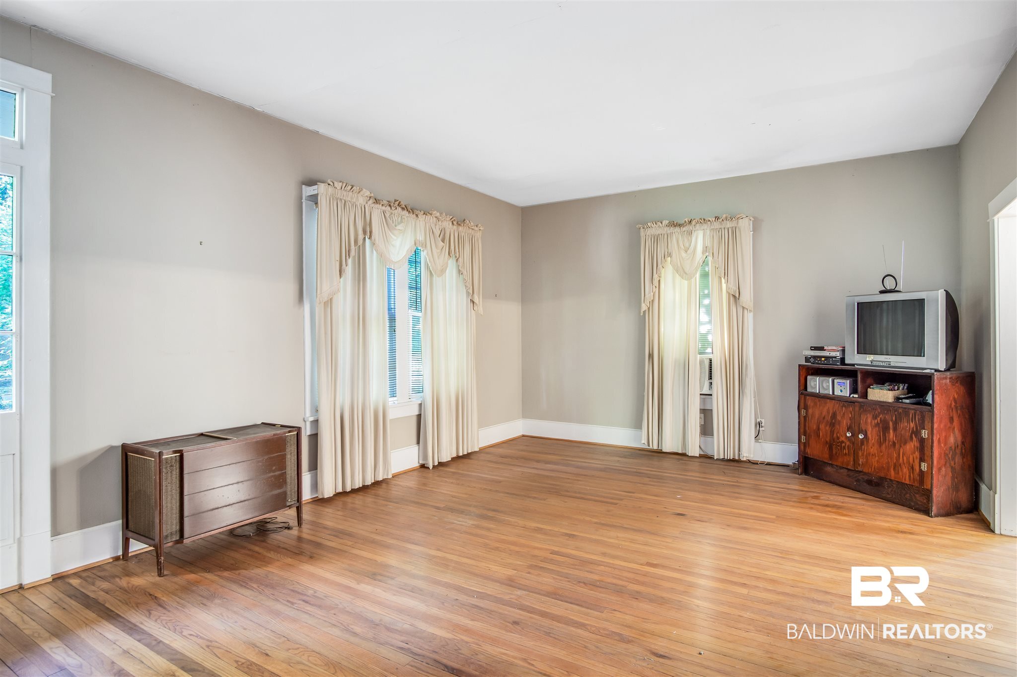 2407 Spring Hill Avenue Mobile, AL 36607 - Photo 5 of 23