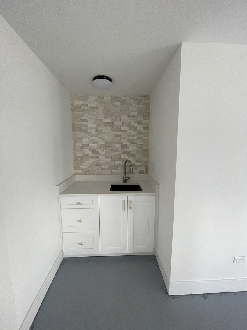 115 Somerset Road Willowbrook, IL 60527 - Photo 21 of 22 Gallery Image 21