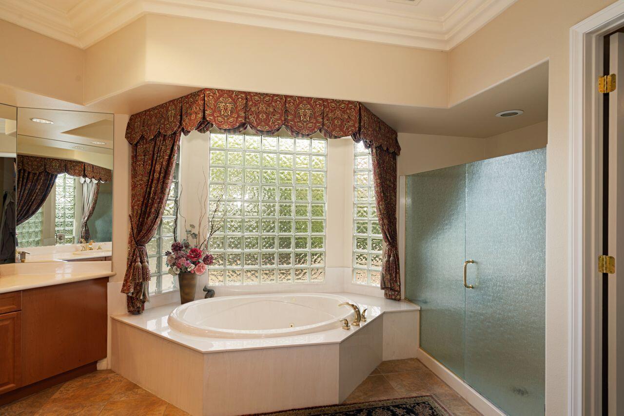 10 Marseilles Road Rancho Mirage, CA 92270 - Photo 9 of 50 33_10361343_138624_EN-138624-133
