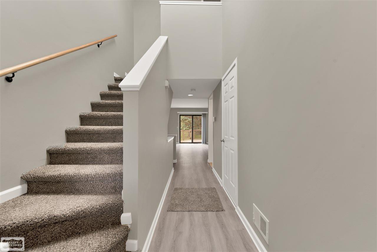 726 Hamilton Rochester, MI 48307 - Photo 4 of 33 50009742-4.JPG