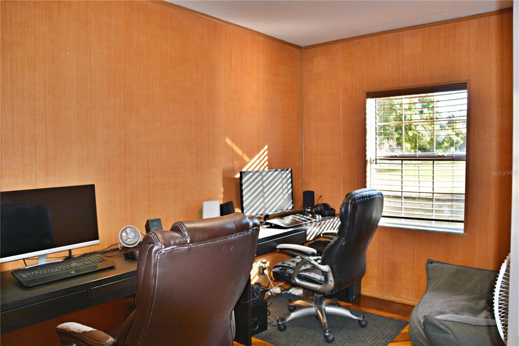 5528 Cherry Road Lakeland, FL 33810 - Photo 22 of 47 a room with furniture and a window