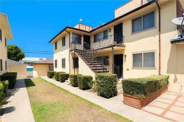 $1,200,000 | 10607 Crenshaw Boulevard, Inglewood, CA 90303