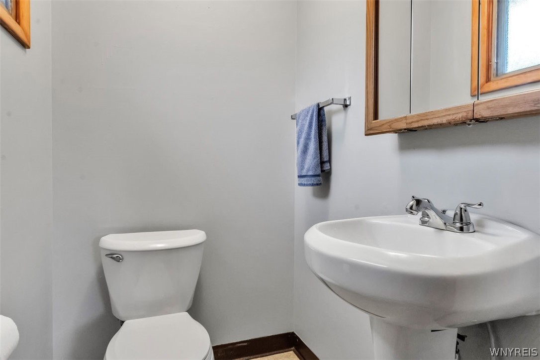 2932 Krueger Road Wheatfield, NY 14120 - Photo 11 of 26 1/2 bath