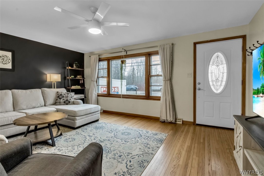 2932 Krueger Road Wheatfield, NY 14120 - Photo 3 of 26