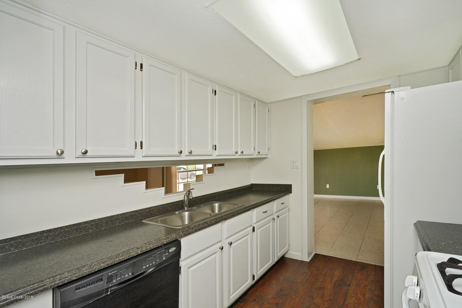 2168 Laden Road Melbourne, FL 32935 - Photo 8 of 27 Kitchen