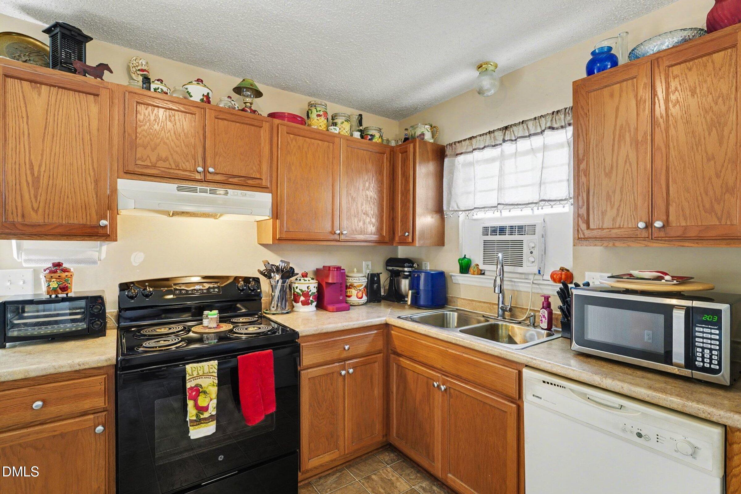 15401 Dunn Road Godwin, NC 28344 - Photo 8 of 31 008_file_8711