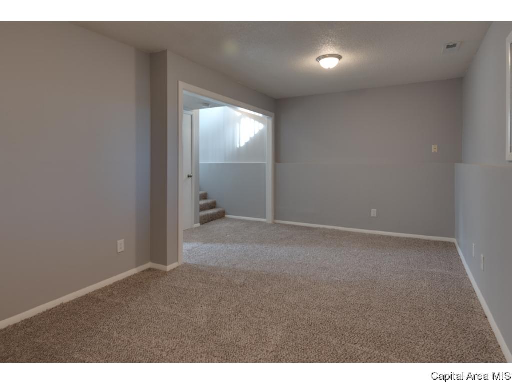 14 Holliday Springfield, IL 62702 - Photo 13 of 21