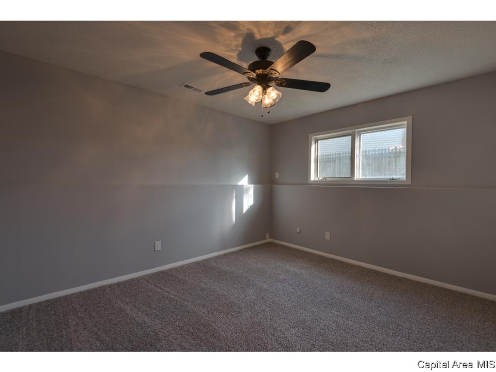 14 Holliday Springfield, IL 62702 - Photo 14 of 21