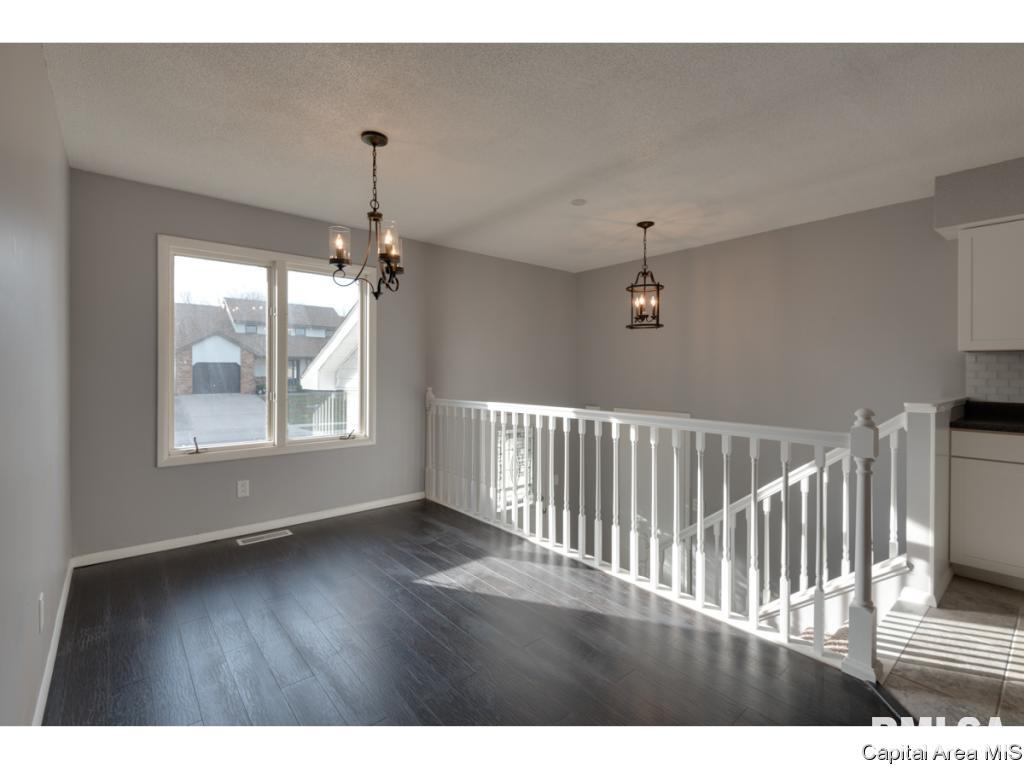 14 Holliday Springfield, IL 62702 - Photo 3 of 21