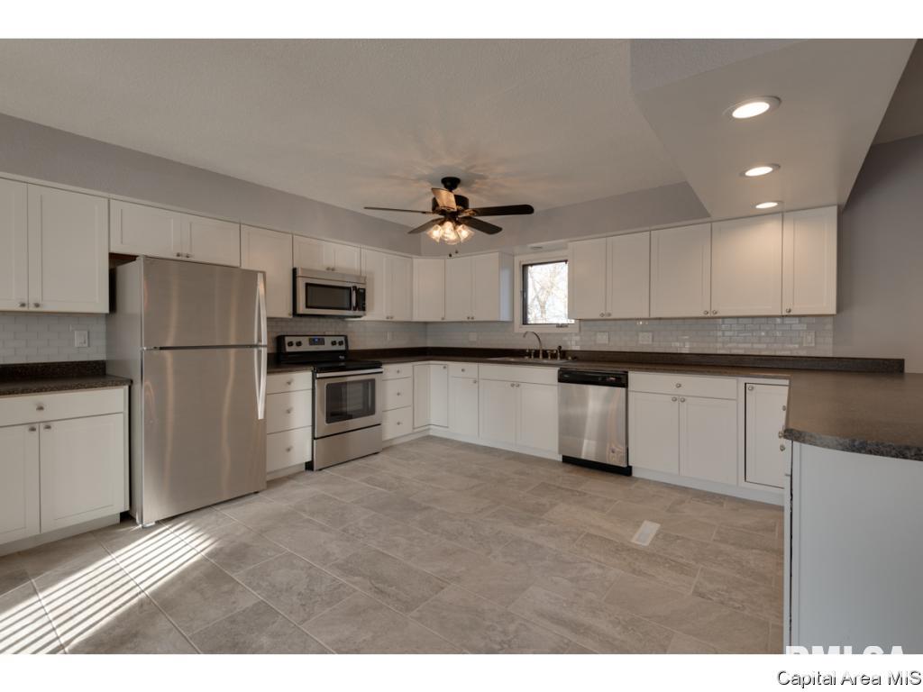14 Holliday Springfield, IL 62702 - Photo 4 of 21