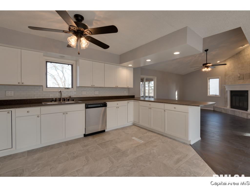 14 Holliday Springfield, IL 62702 - Photo 5 of 21