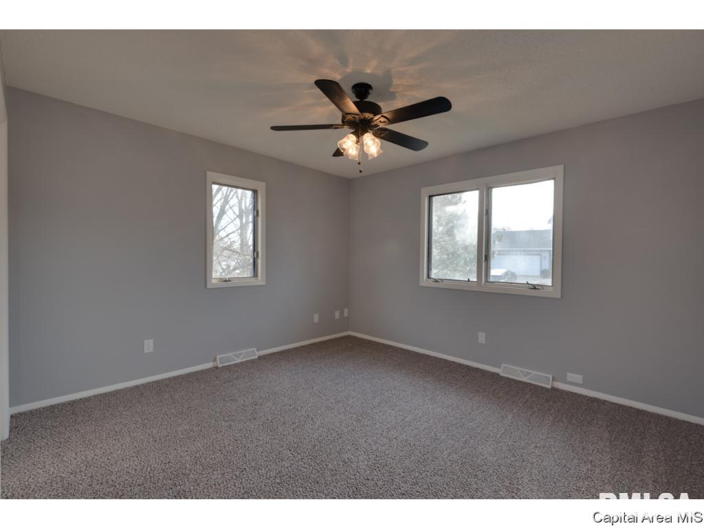 14 Holliday Springfield, IL 62702 - Photo 8 of 21