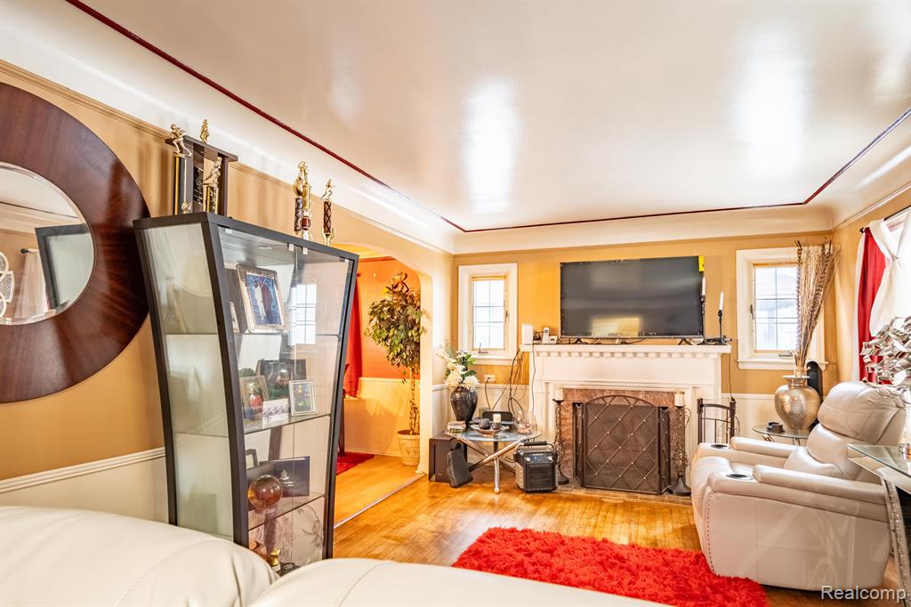 15337 Charles R Avenue Eastpointe, MI 48021 - Photo 6 of 36 Gallery Image 6