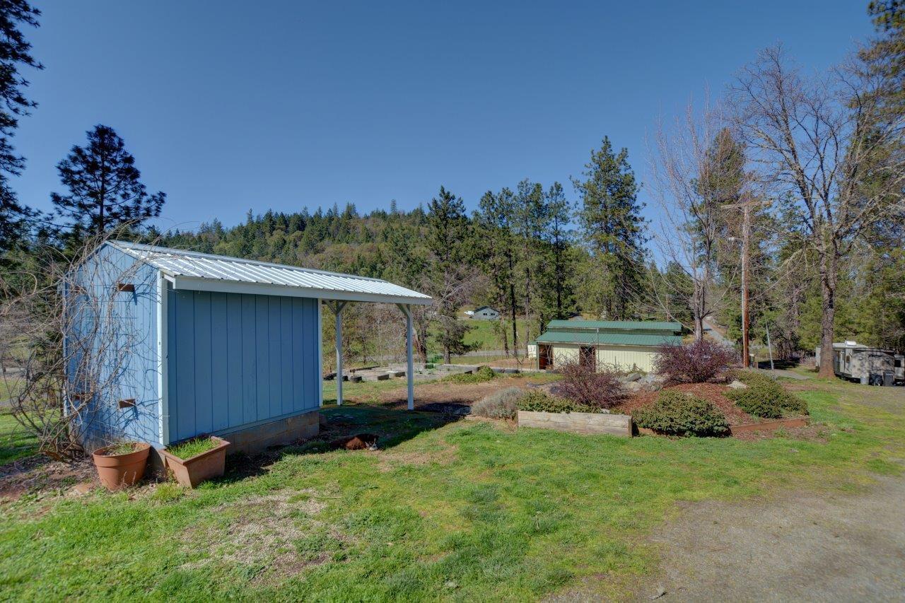 2681 Robertson Bridge Road Grants Pass, OR 97526 - Photo 32 of 42 DSC_6912_3_4