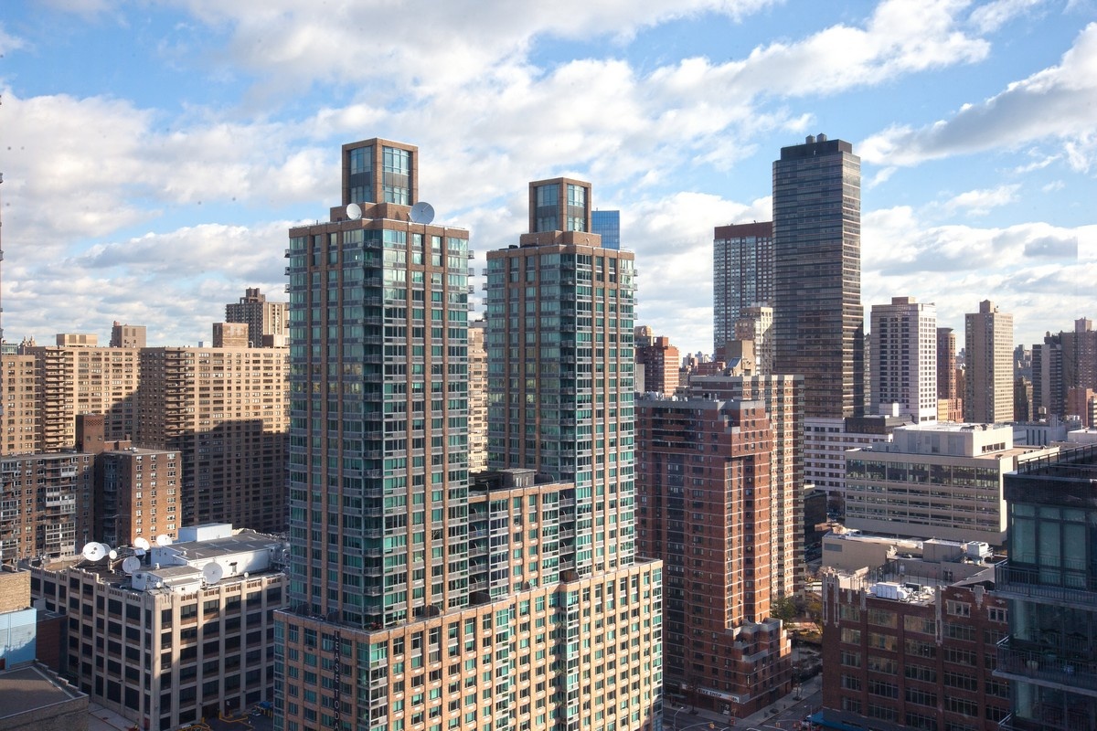 60 Riverside Boulevard, Unit 2802 Manhattan, NY 10069 - Photo 10 of 25 a city view