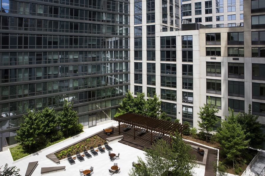 60 Riverside Boulevard, Unit 2802 Manhattan, NY 10069 - Photo 13 of 25 a view of a backyard with plants