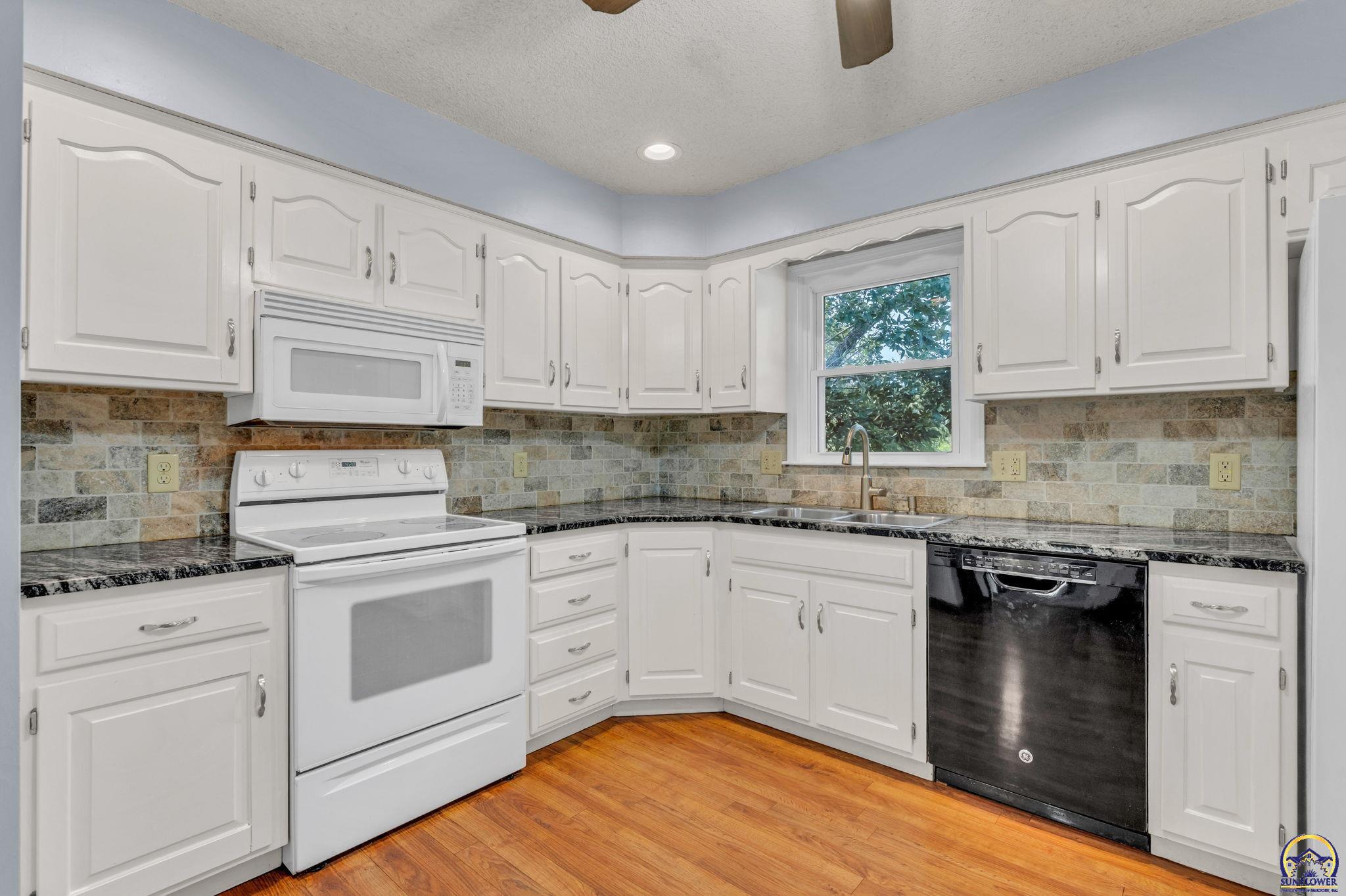 5964 Southwest 23rd Terrace Topeka, KS 66614 - Photo 13 of 43