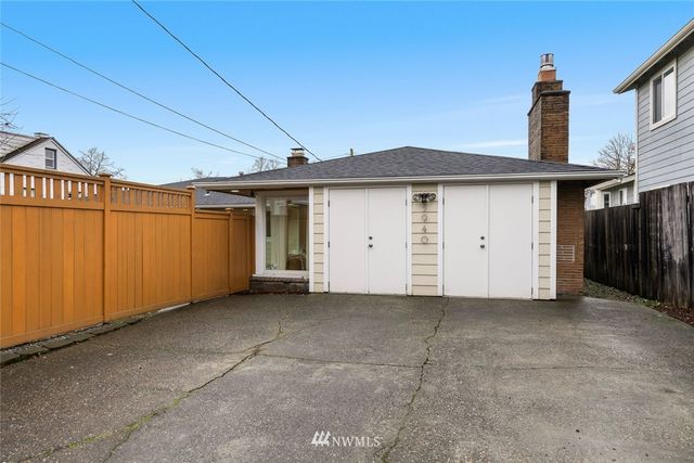a view of a house with garage