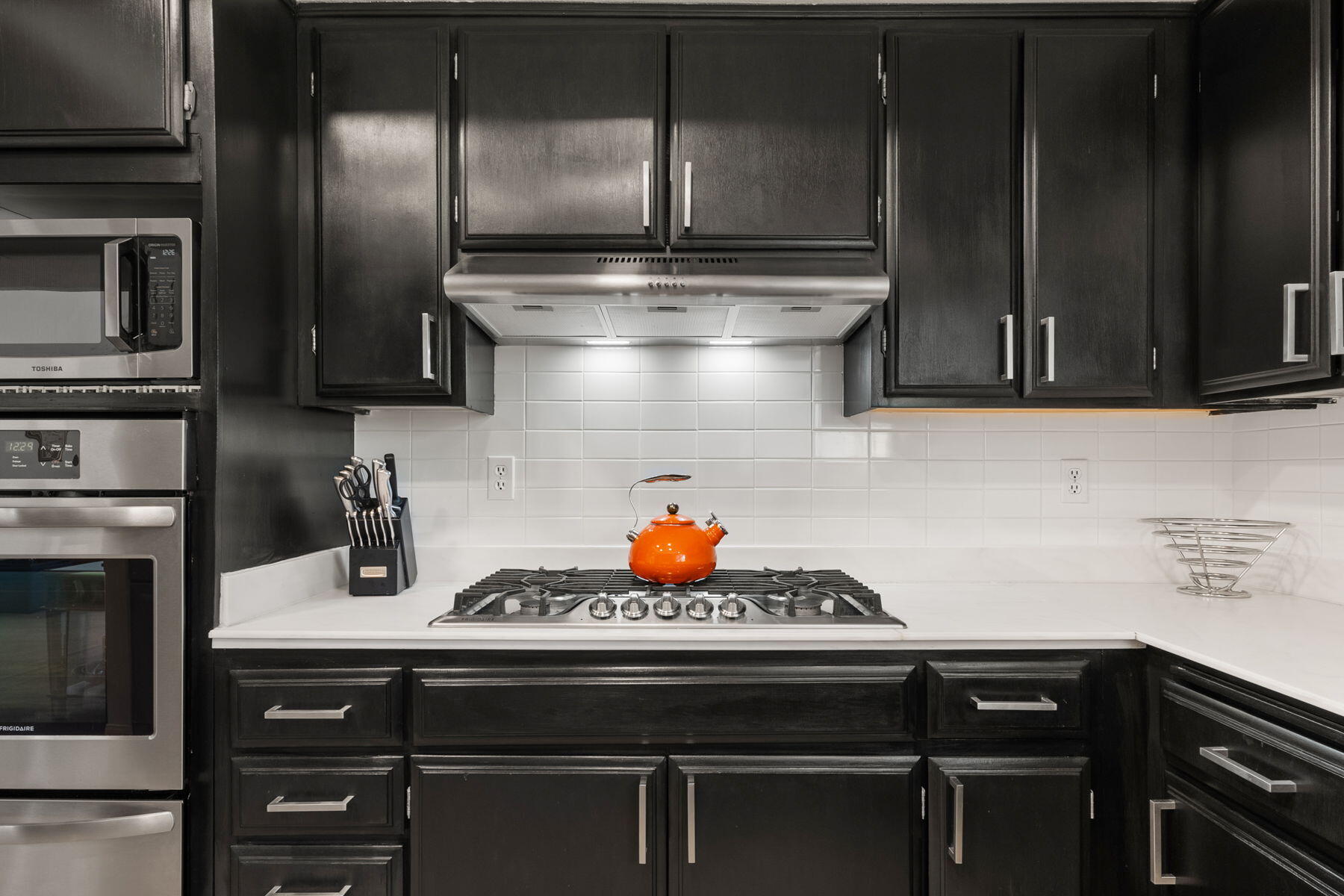 3155 Ramon Road, Unit 808 Palm Springs, CA 92264 - Photo 12 of 37 a kitchen with a stove microwave and refrigerator