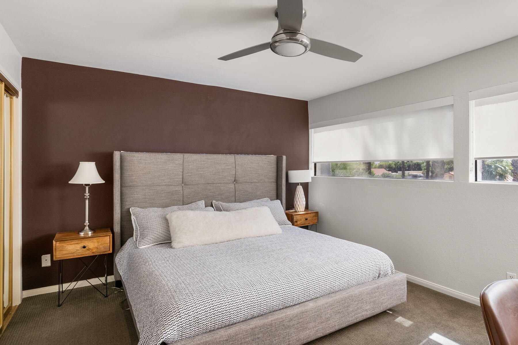 3155 Ramon Road, Unit 808 Palm Springs, CA 92264 - Photo 15 of 37 a bedroom with a bed and a lamp