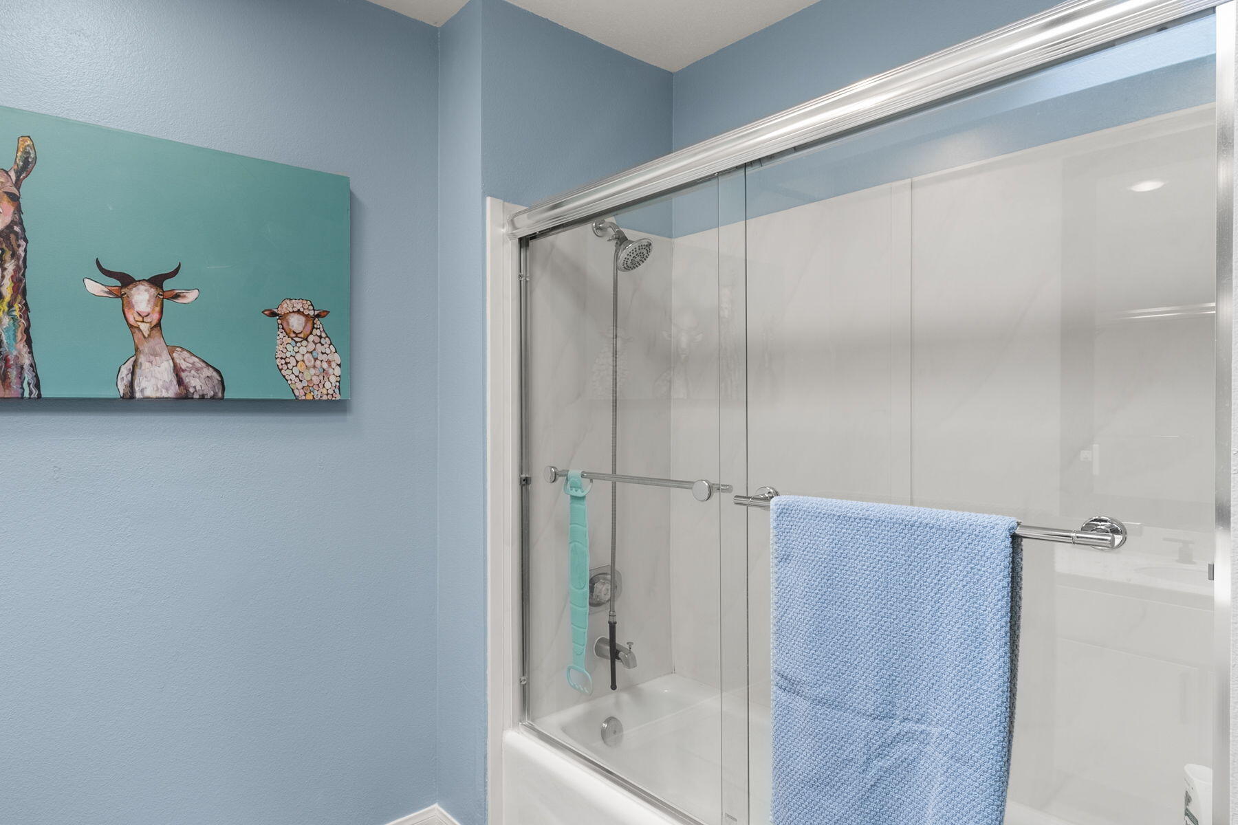 3155 Ramon Road, Unit 808 Palm Springs, CA 92264 - Photo 23 of 37 a bathroom with a shower and a sink