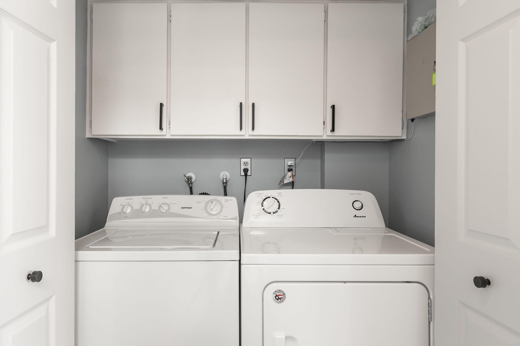 3155 Ramon Road, Unit 808 Palm Springs, CA 92264 - Photo 25 of 37 a utility room with dryer and washer
