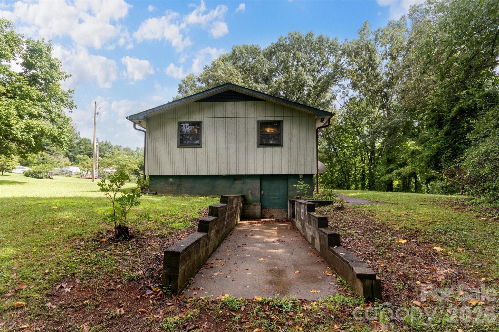 43 Open Valley Road Marion, NC 28752 - Photo 10 of 37