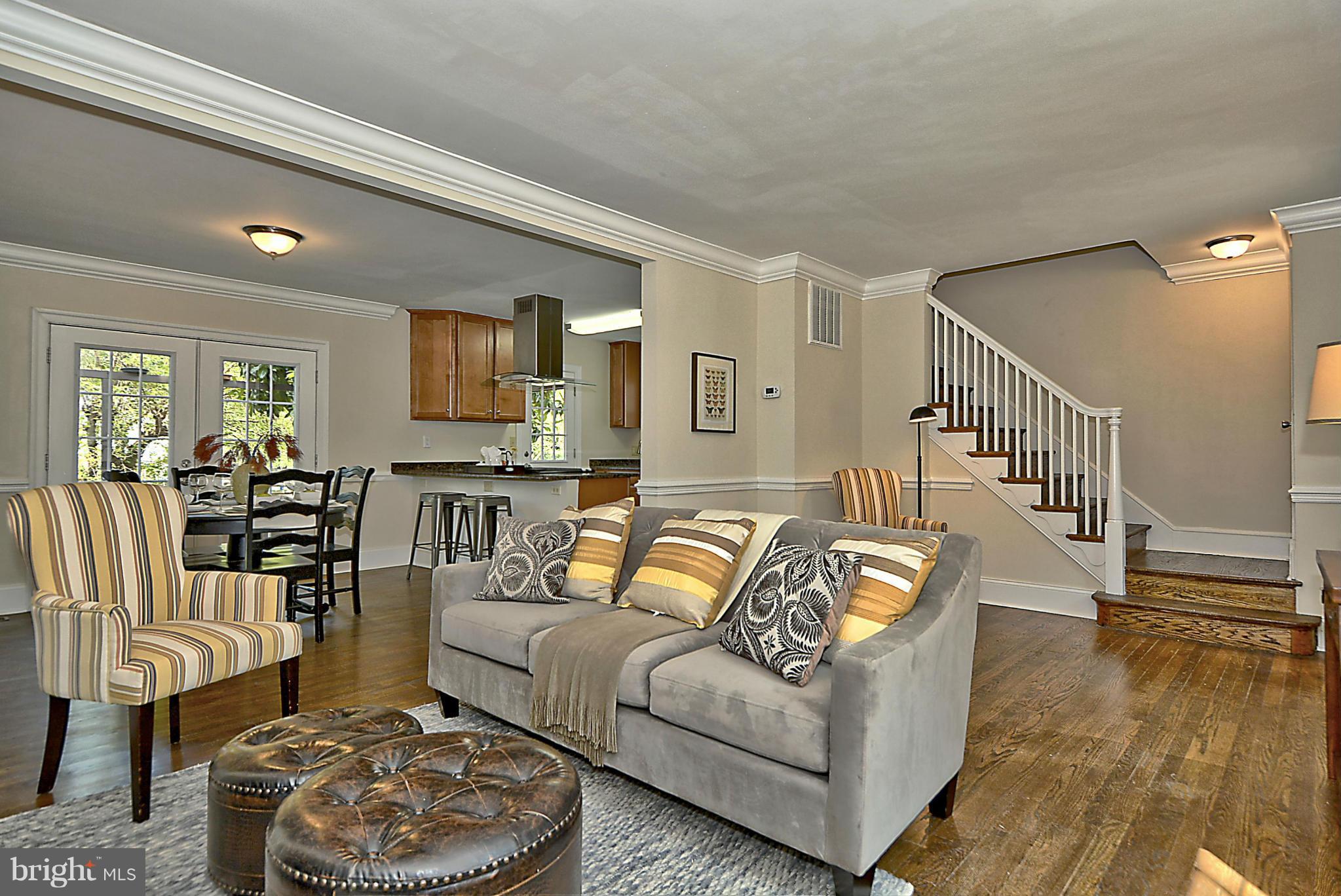 2604 Farm Road Alexandria, VA 22302 - Photo 3 of 30 Living Room