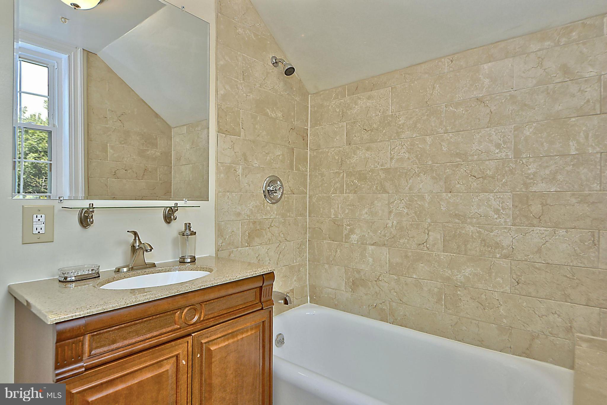 2604 Farm Road Alexandria, VA 22302 - Photo 21 of 30 Full Bath on Upper Level