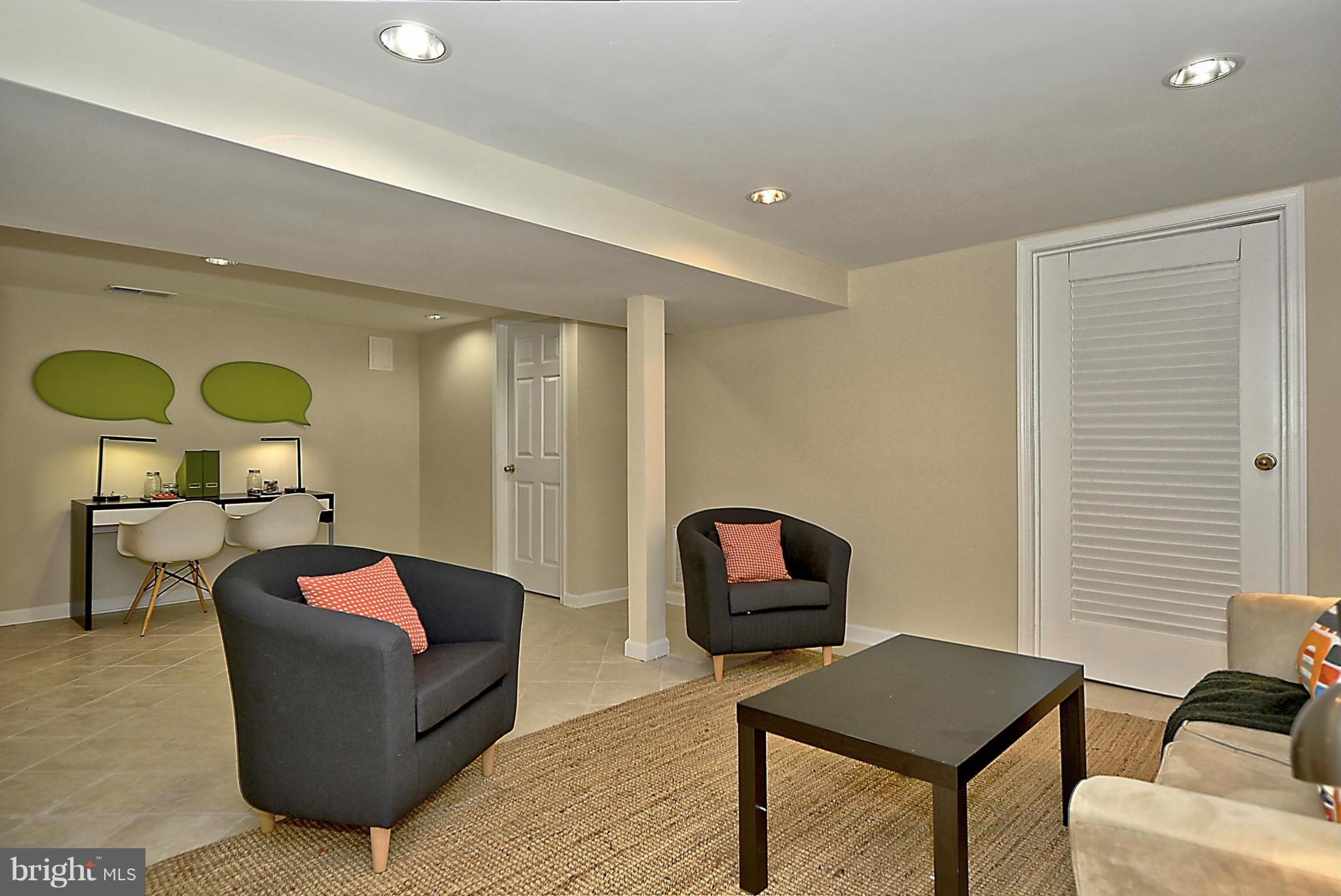 2604 Farm Road Alexandria, VA 22302 - Photo 22 of 30 Family Room