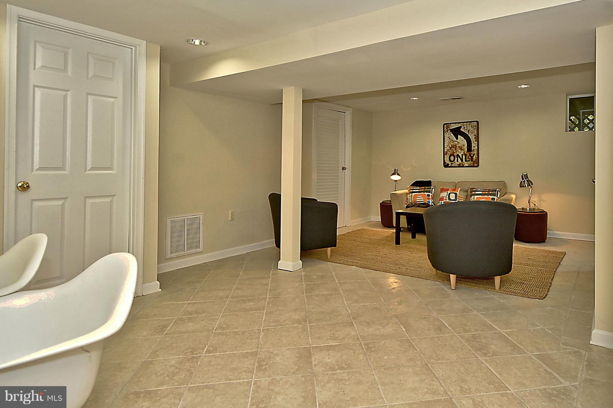 2604 Farm Road Alexandria, VA 22302 - Photo 24 of 30 Family Room