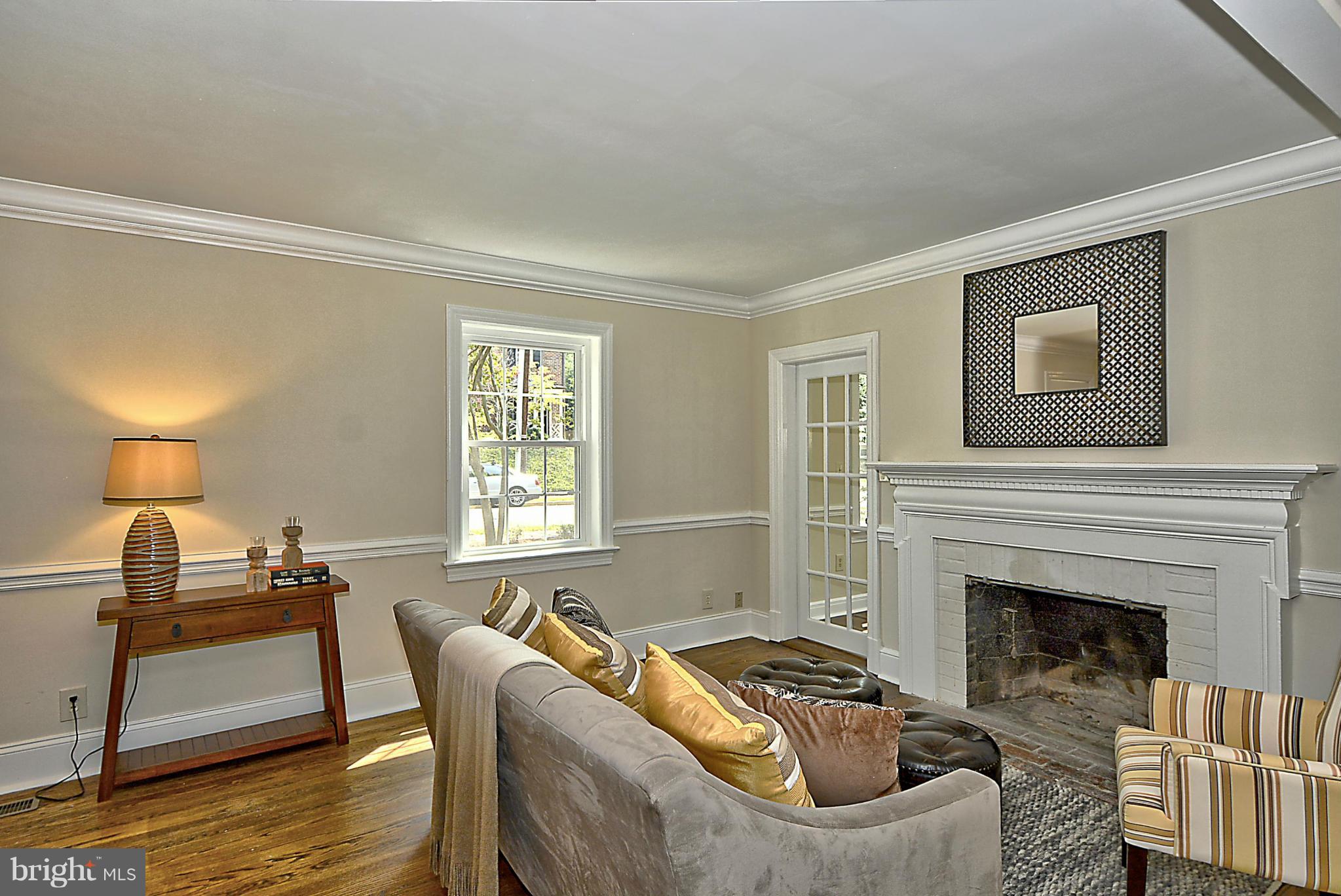 2604 Farm Road Alexandria, VA 22302 - Photo 4 of 30 Living Room