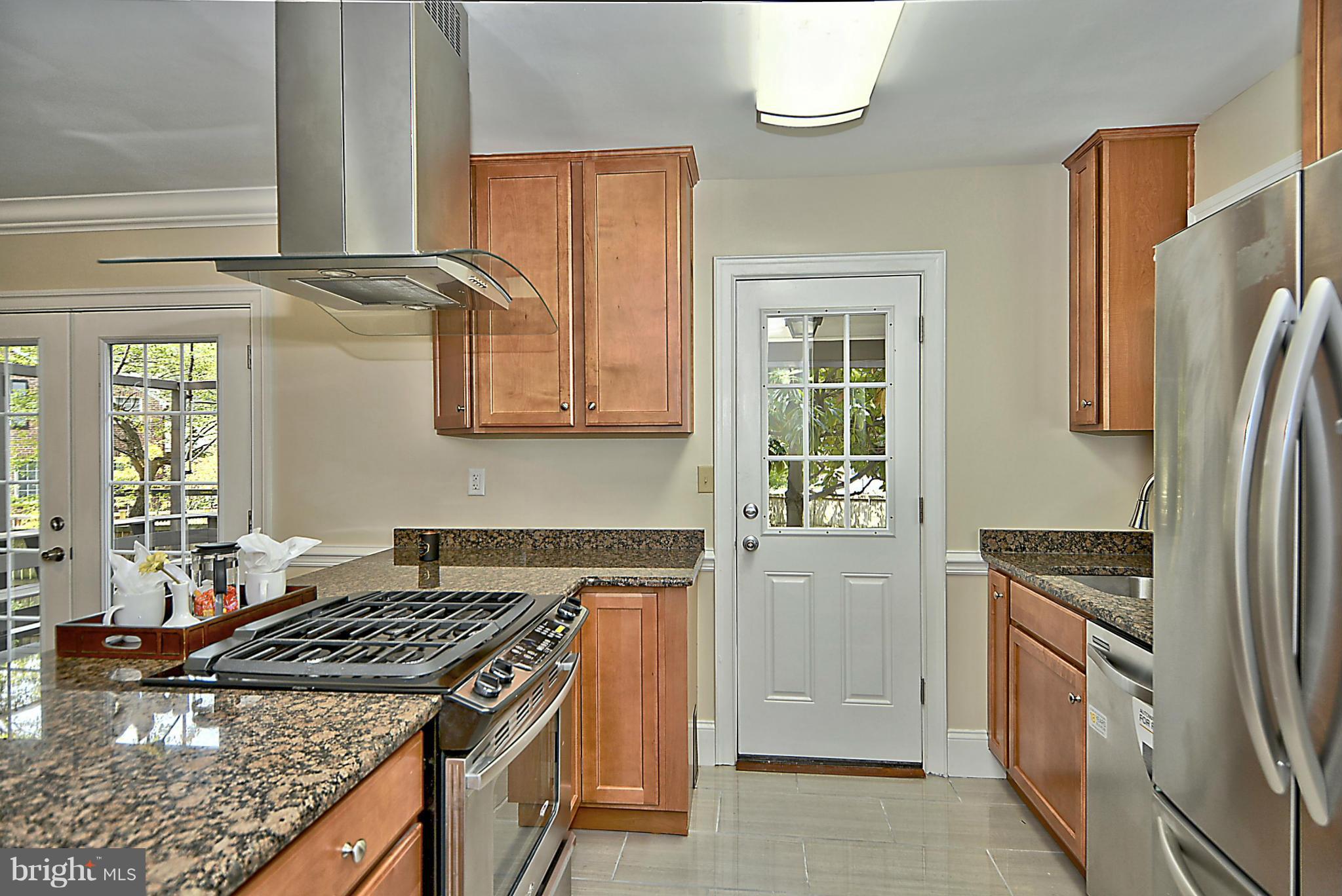2604 Farm Road Alexandria, VA 22302 - Photo 8 of 30 Kitchen