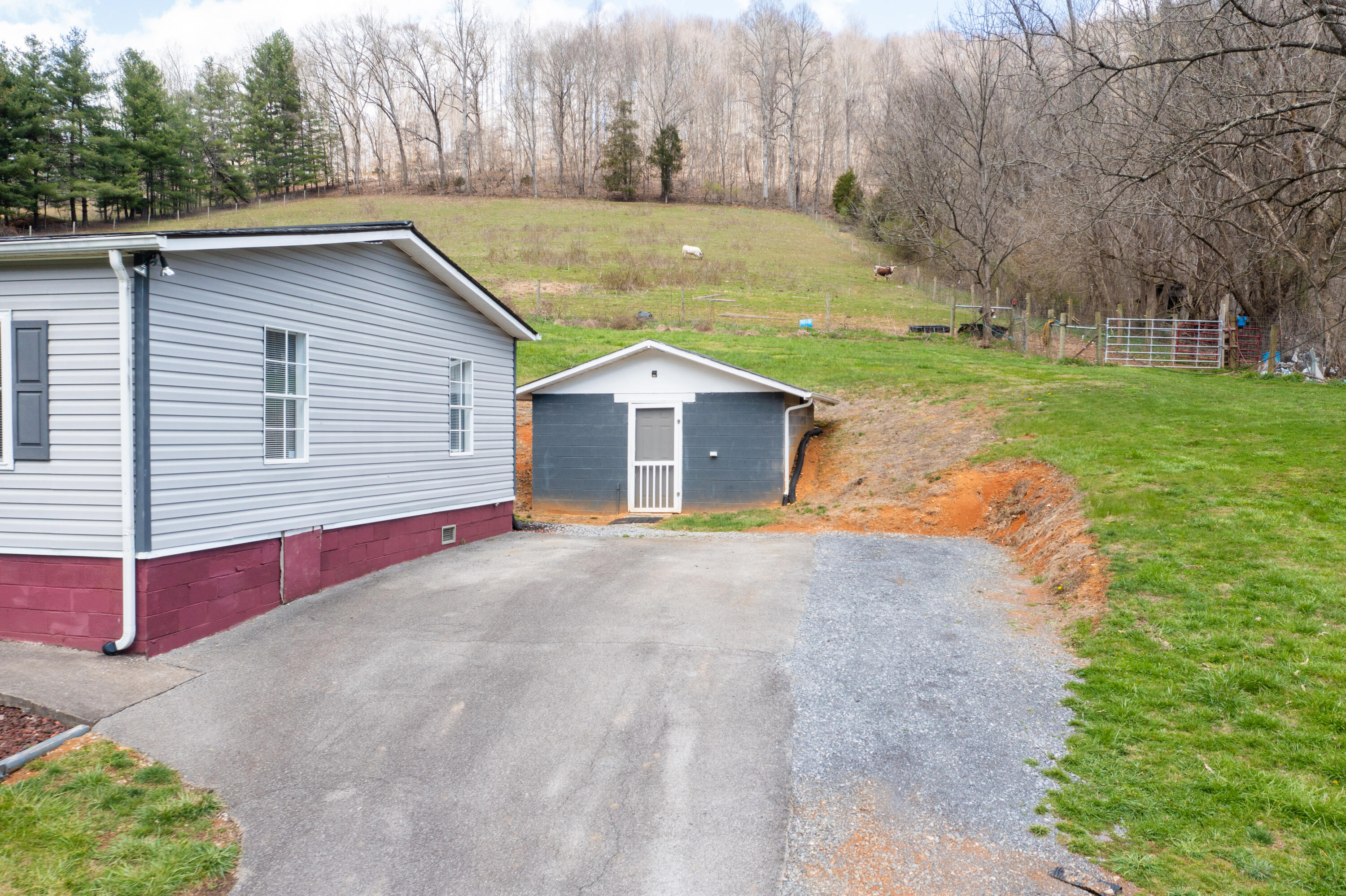 1346 Manville Road Gate City, VA 24251 - Photo 3 of 47 Manville Rd-53