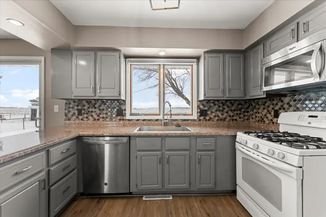 $229,900 | 208 East Newton Street, Mansfield, IL 61854