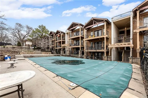 $190,000 | 4727 Jarboe Street, Unit 93, Kansas City, MO 64112
