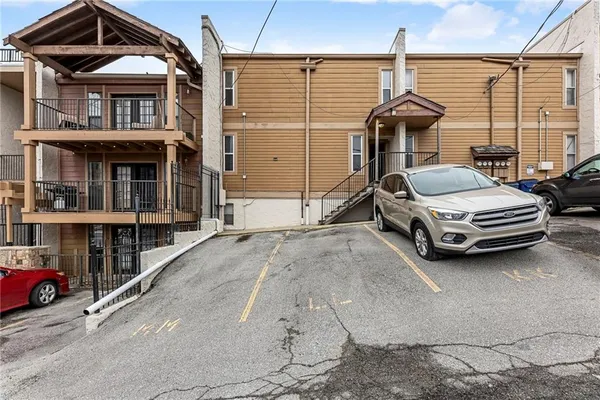 $190,000 | 4727 Jarboe Street, Unit 93, Kansas City, MO 64112