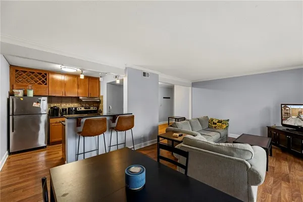 $190,000 | 4727 Jarboe Street, Unit 93, Kansas City, MO 64112
