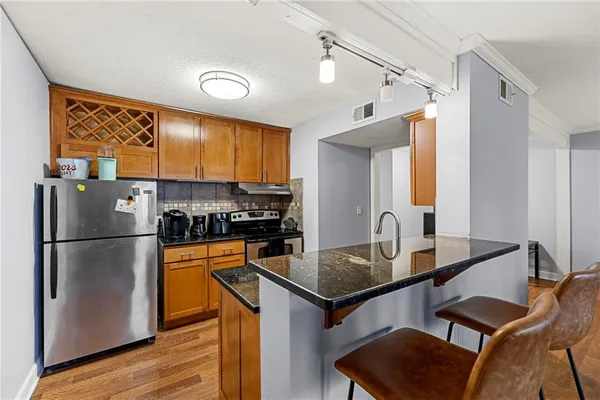 $190,000 | 4727 Jarboe Street, Unit 93, Kansas City, MO 64112