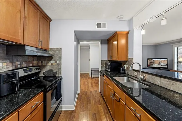 $190,000 | 4727 Jarboe Street, Unit 93, Kansas City, MO 64112
